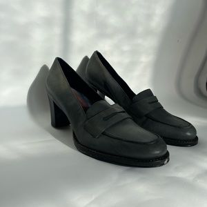 Evergreen heeled loafers